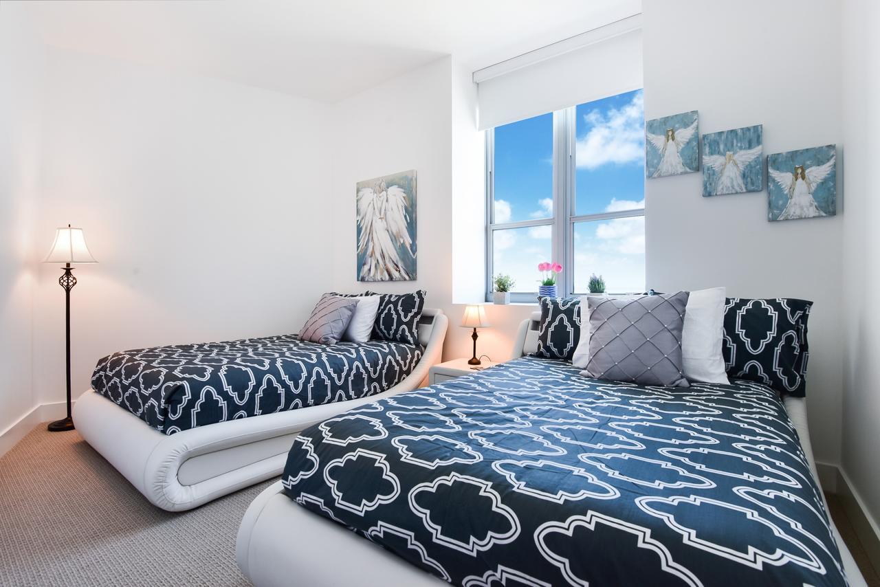 Contemporary Beach Resort Condos Dania Beach Exterior foto