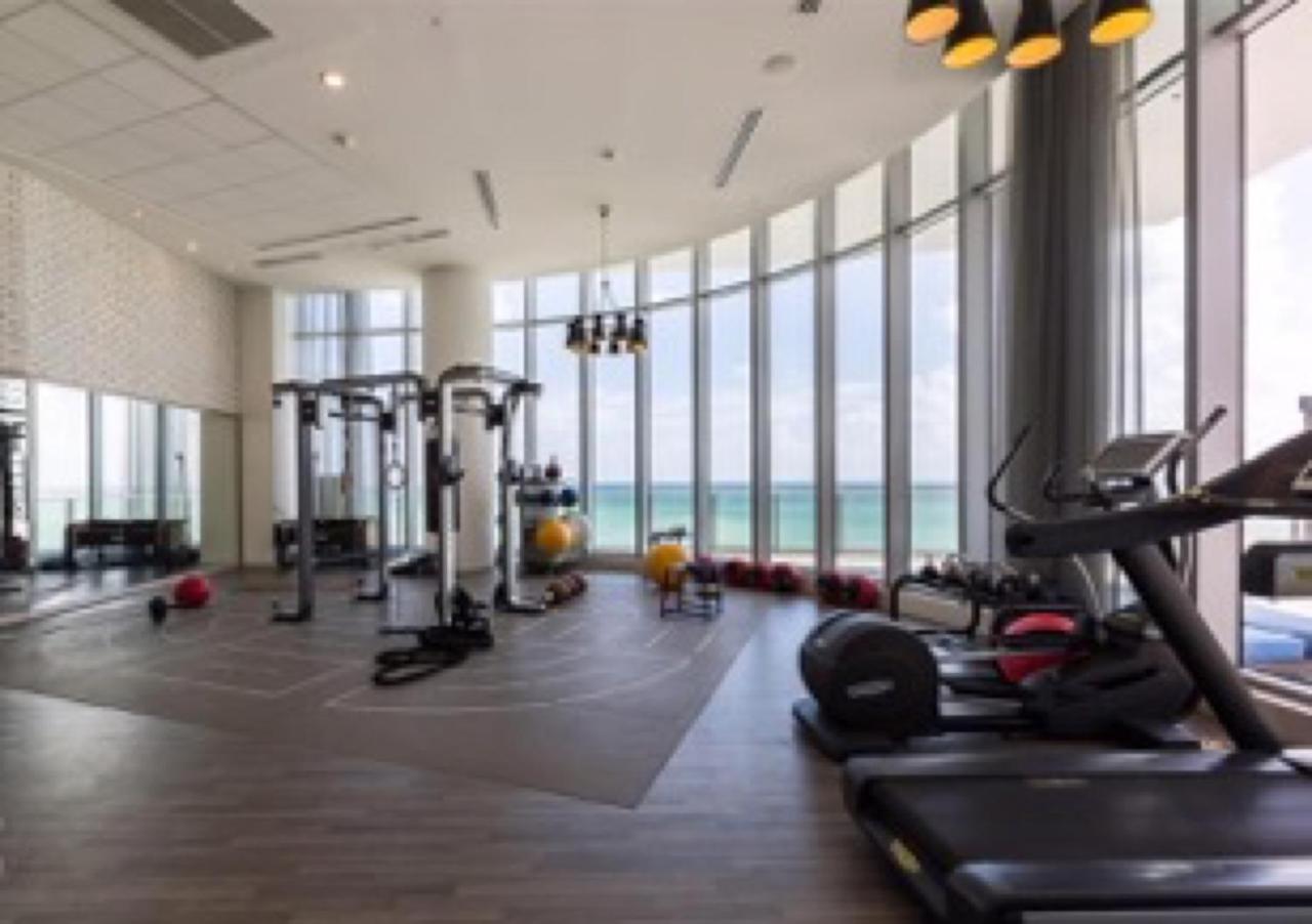 Contemporary Beach Resort Condos Dania Beach Exterior foto